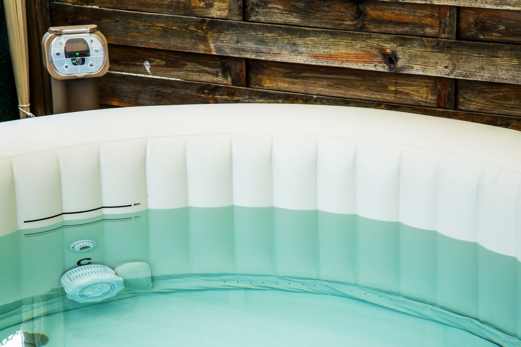 How Do Inflatable Hot Tubs Work