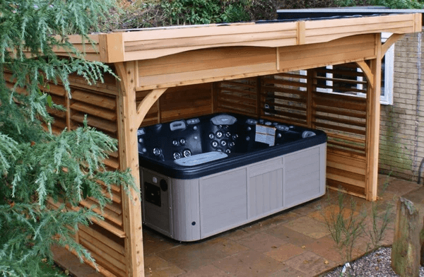 Example of blinds to protect a hot tub 