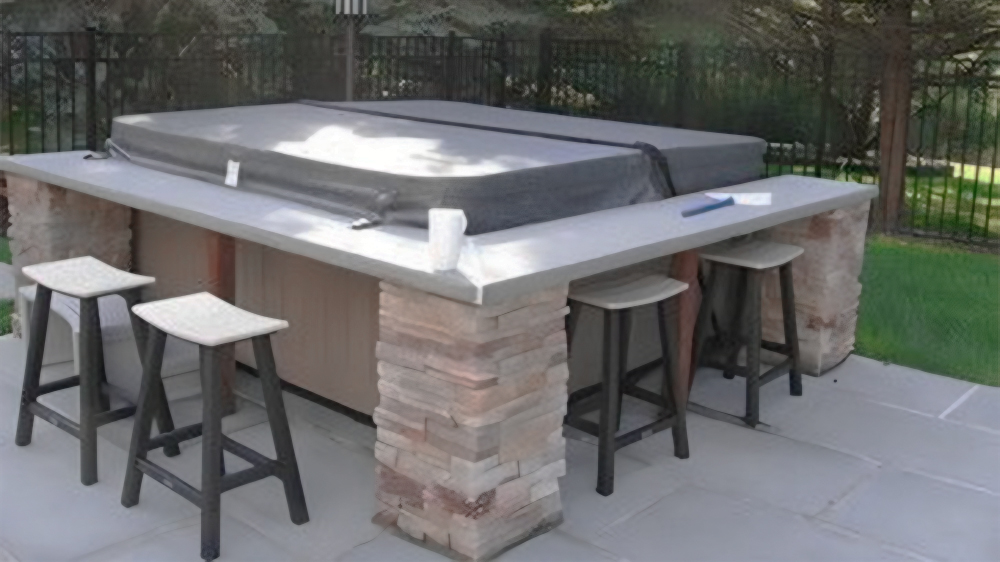 Cheers to Comfort: A Hot Tub Bar Design